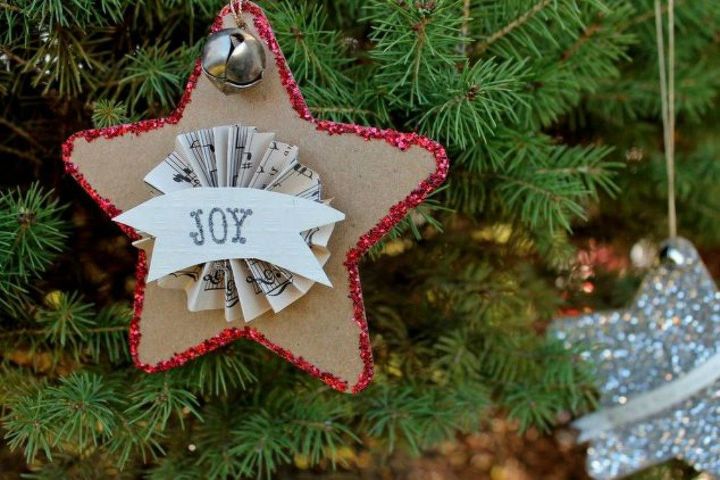 recorte papelo para essas ideias incrveis de natal, Ornamentos de estrela de papel o reciclado vintage
