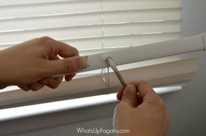 11 genius ways to transform your ugly blinds, Fix broken mini blinds in a flash