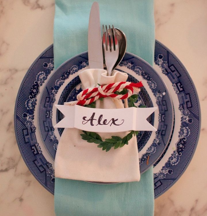 easy christmas place settings with instruction video , crafts, how to, painted furniture, reupholster, wreaths