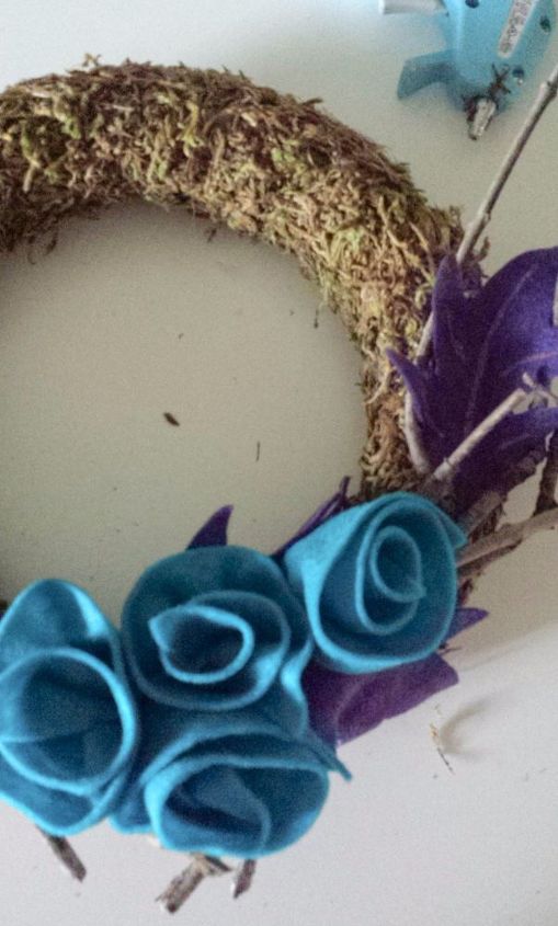 craft moss wreath diy, crafts, home decor, wreaths
