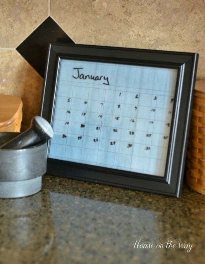 quita los marcos de tus paredes con estas 15 ideas brillantes, Calendario con marco de borrado en seco DIY