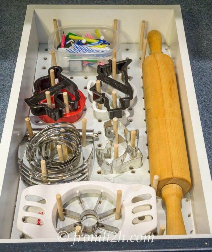 13 storage ideas that will instantly declutter your kitchen drawers, Keep things from mixing together with pegs