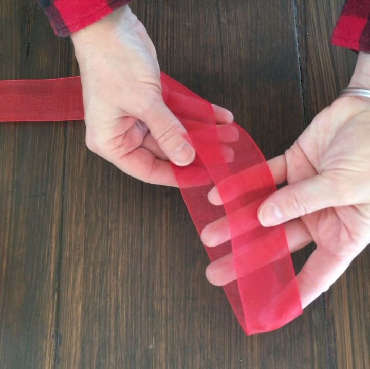 How To Tie A Christmas Bow in 3 Easy Steps | Hometalk