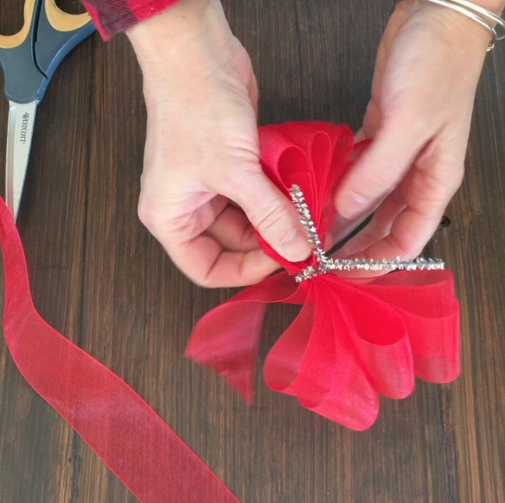 How To Make A Christmas Bow In 3 Easy Steps Hometalk how-to-make-a-christmas-bow-in-3-easy-steps-hometalk