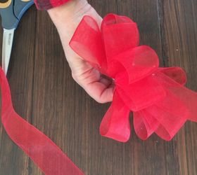 How To Tie A Christmas Bow in 3 Easy Steps | Hometalk
