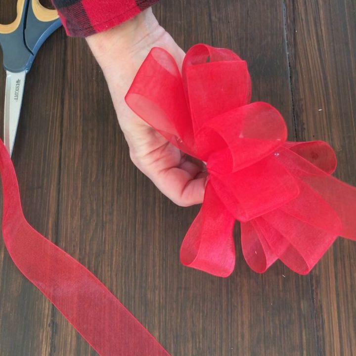 how to tie a christmas bow in 3 easy steps, how to