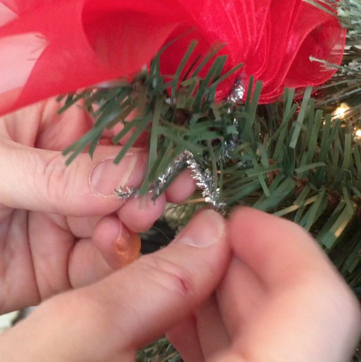 how to tie a pretty christmas bow