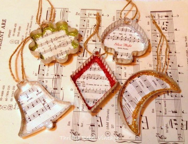 thrift store christmas decorating