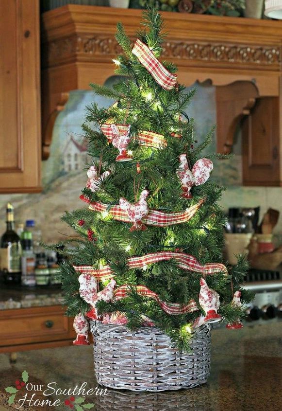 thrift store christmas decorating