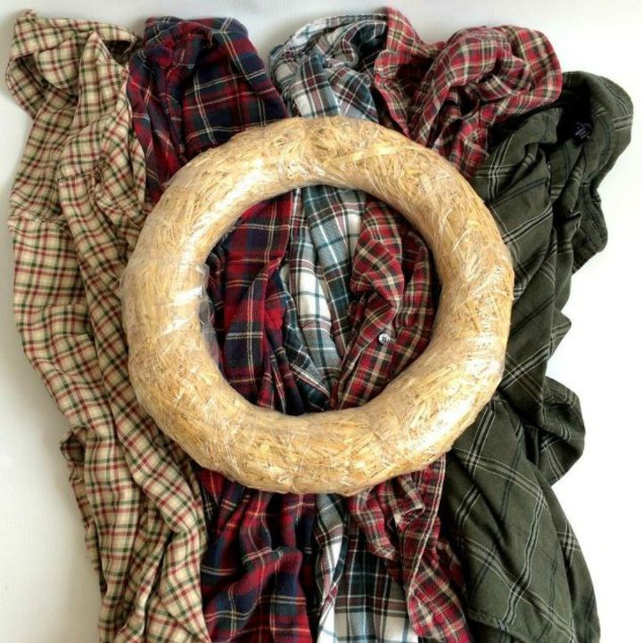 thrift store christmas decorating