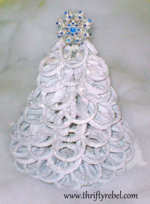 thrift store christmas decorating