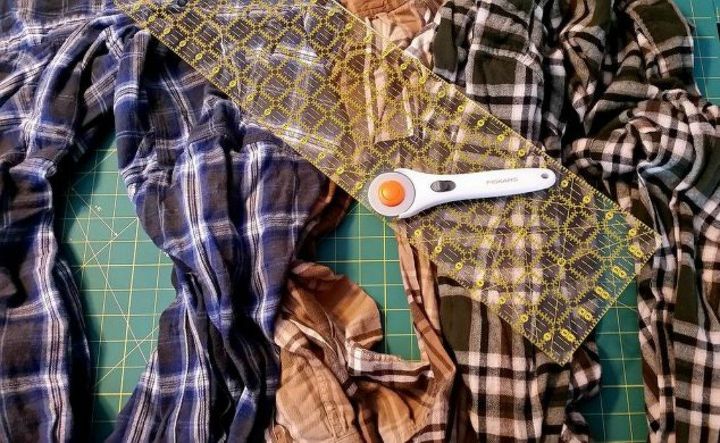 thrift store christmas decorating