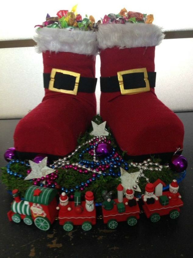 thrift store christmas decorating