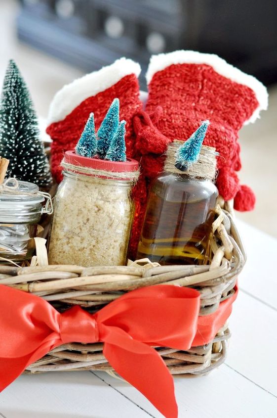 the perfect handmade gift basket to give this christmas, crafts