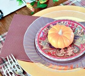 paper plate thanksgiving tablescape, seasonal holiday decor, thanksgiving decorations