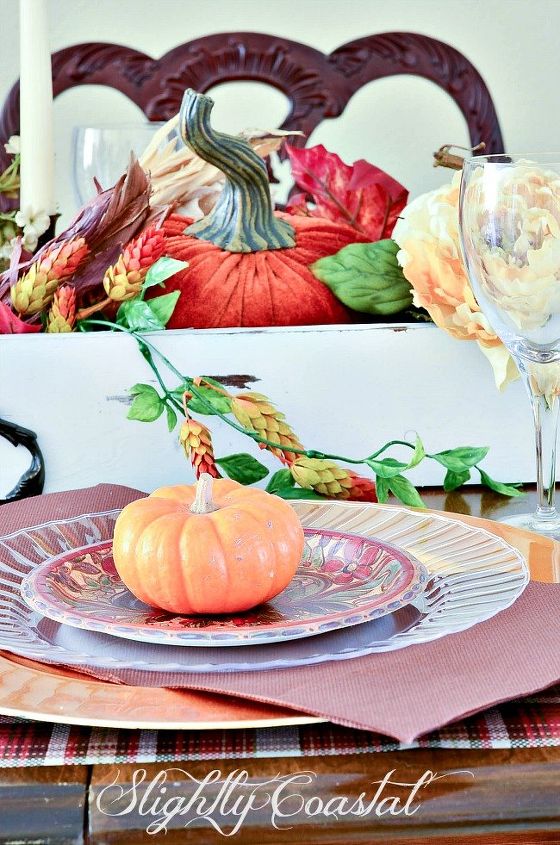 paper plate thanksgiving tablescape, seasonal holiday decor, thanksgiving decorations