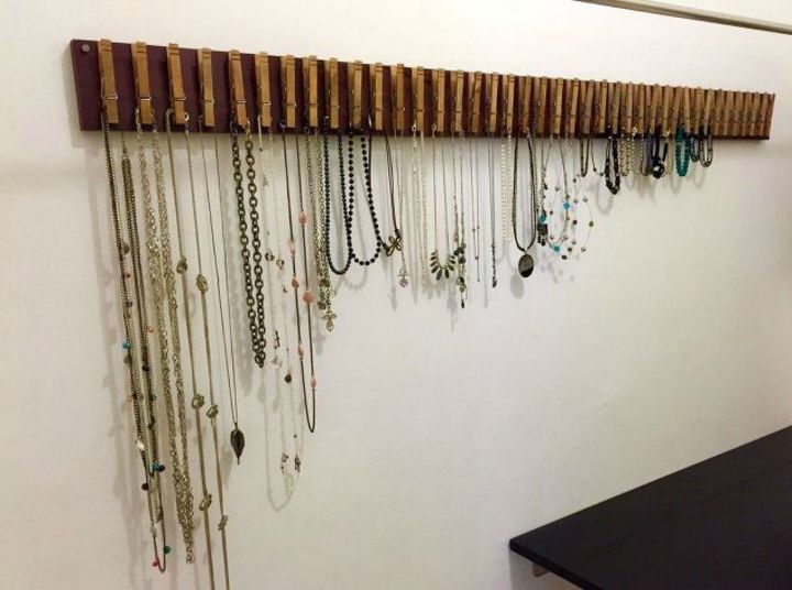 21 ideias de organizao de joias que so melhores que uma caixa de joias, Porta joias com prendedores de roupa