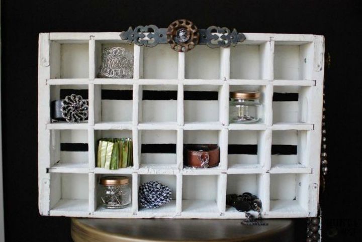 21 ideas para organizar las joyas que son mejores que un joyero, Esta caja de refresco recuperada y pintada