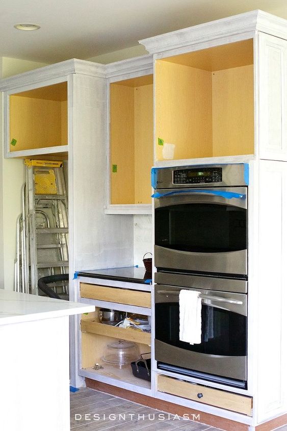 los armarios pintados de blanco simplifican la renovacin de la cocina