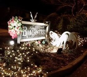 q decorate a front entrance , christmas decorations