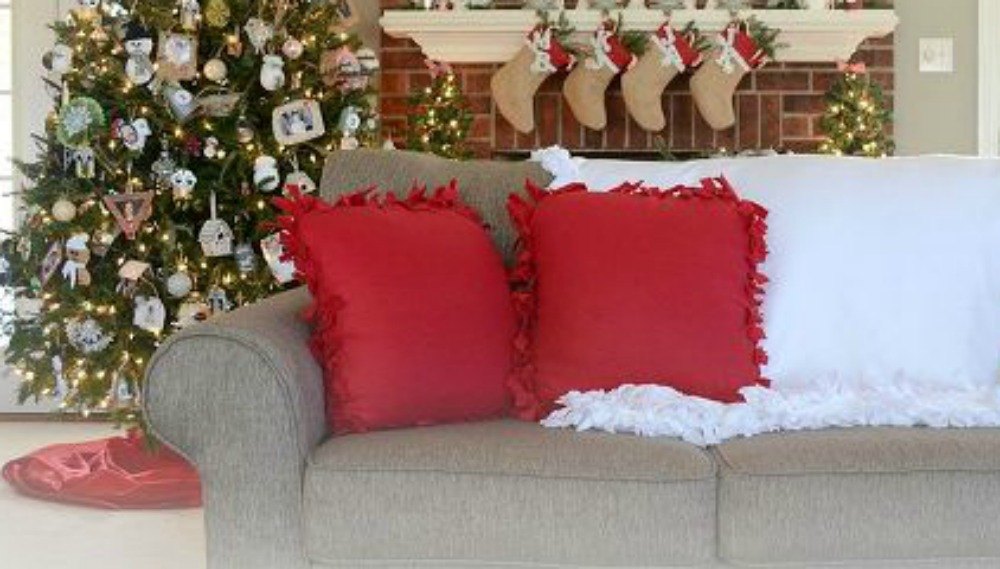 18 Diy Christmas Gift Ideas You Ll Want To Keep For Your Home This No Sew Fleece Pillow