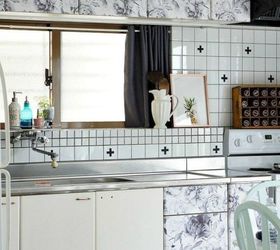 transforme los gabinetes de su cocina sin pintura 11 ideas, C bralas con un bonito papel de contacto