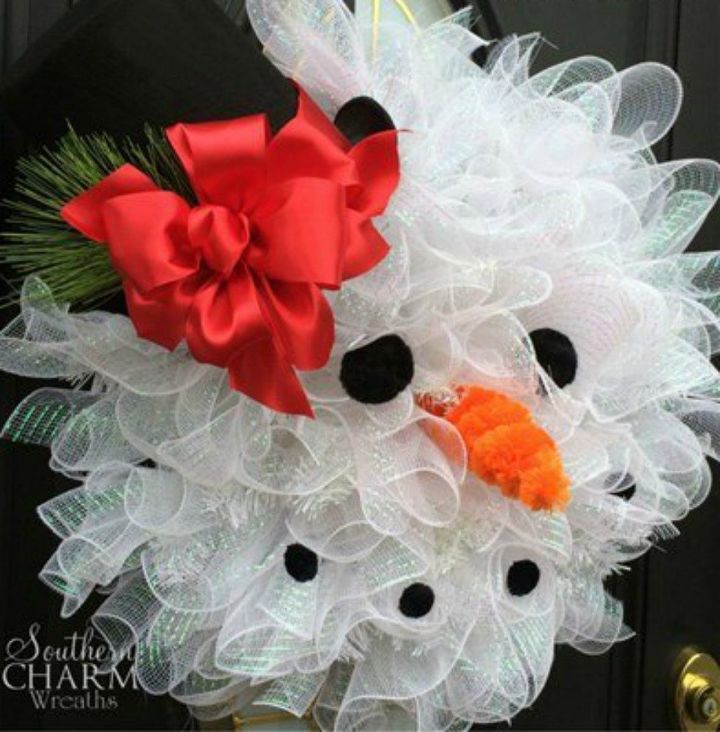 s tired of christmas wreaths try these ideas instead, crafts, wreaths, Pinch mesh into a snowman