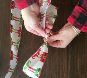 How To Tie a Christmas Bow With 1-Sided Ribbon | Hometalk