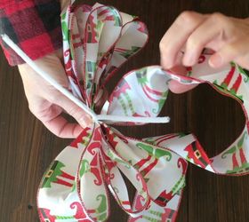 how to tie a christmas bow with 1 sided ribbon