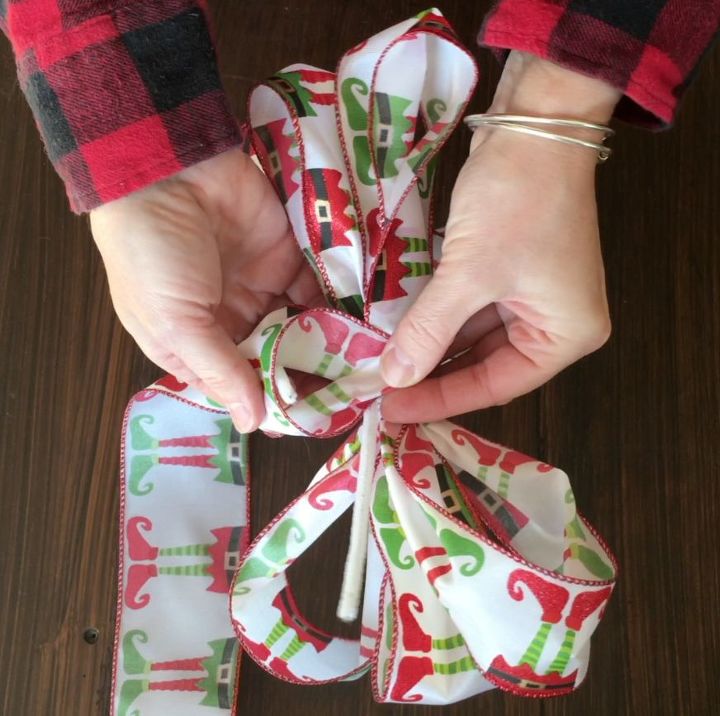 How To Tie A Christmas Bow With 1 Sided Ribbon Hometalk how-to-tie-a-christmas-bow-with-1-sided-ribbon-hometalk