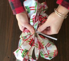 How To Tie A Christmas Bow With 1 Sided Ribbon Hometalk   How To Tie A Christmas Bow With Wire Ribbon Crafts How To 