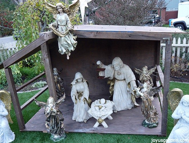 how to create a beautiful outdoor nativity scene, how to
