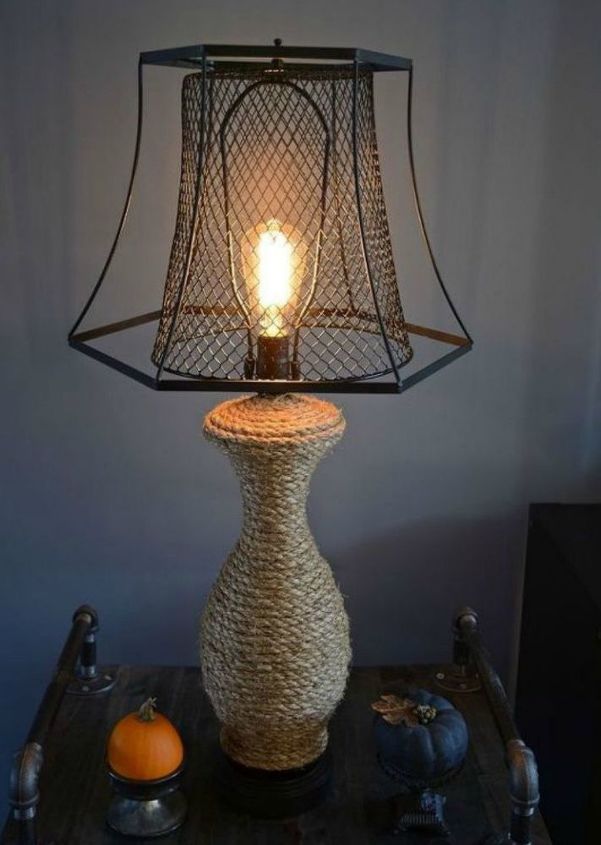 14 blah to beautiful lamp ideas to transform your entire living room, Renueva la l mpara envolvi ndola con cuerda de manila