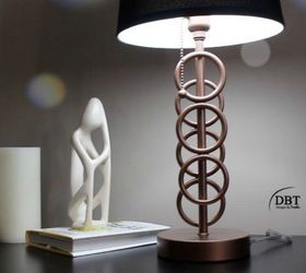 14 blah to beautiful lamp ideas to transform your entire living room, Adorna una base sencilla con anillos de botella