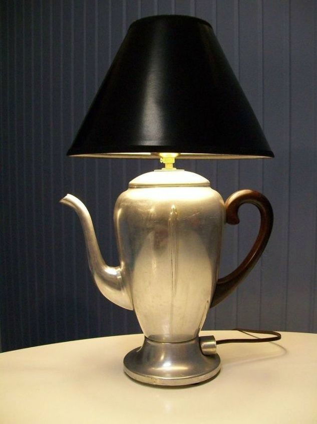 14 blah to beautiful lamp ideas to transform your entire living room, Hazlo con objetos vintage