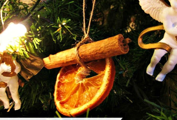 s don t stop at ornaments these tree decorating ideas are even better, christmas decorations, seasonal holiday decor, Hang dried orange slices and cloves