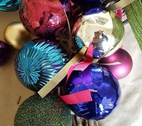 an easier way to make an ornament wreath for the holidays, christmas decorations, crafts, seasonal holiday decor, wreaths