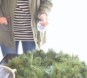 The little trick that will turn any wreath into an instant stunner