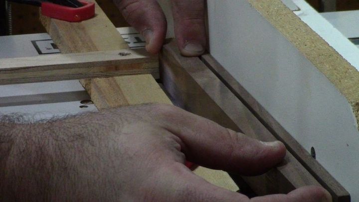 um simples chaveiro de madeira