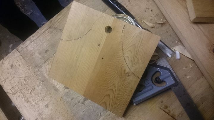 bolsa de herramientas de madera reciclada, La curva dibujada y lista para ser aserrada