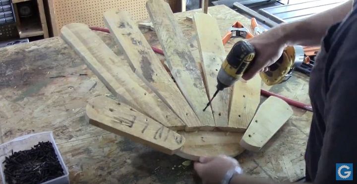 a thanksgiving turkey pallet wood project, pallet