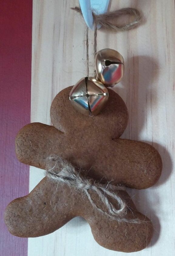 simple gingerbread cookie ornaments, christmas decorations, seasonal holiday decor