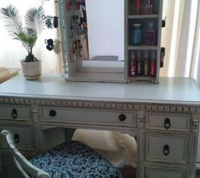 12 shocking things you can do with your old dresser, Repurpose it into a jewelry and makeup vanity