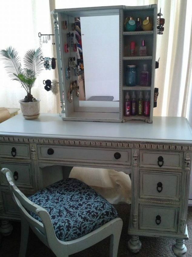 12 shocking things you can do with your old dresser, Repurpose it into a jewelry and makeup vanity