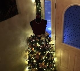 Wrap a mannequin in chicken wire to make your entryway look amazing | Hometalk Wrap a mannequin in chicken wire to make your entryway look amazing | Hometalk