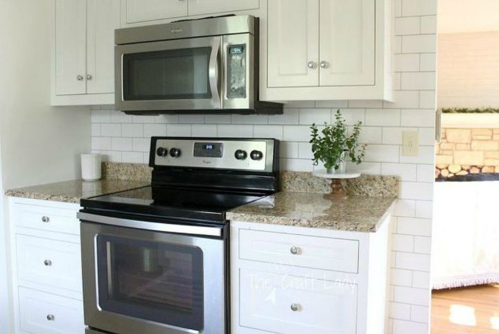 11 temporary kitchen updates that look amazing, Stick on a contact paper as a backsplash