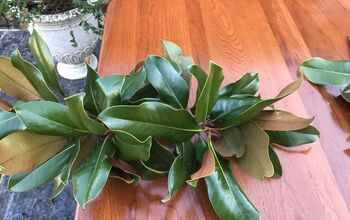 ¡Una guirnalda de magnolias DIY te ayuda a poner una mesa navideña acogedora!