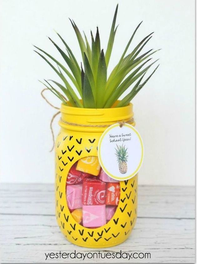 14 exciting mason jar ideas you just have to try, 2 This whimsical welcome candy bowl