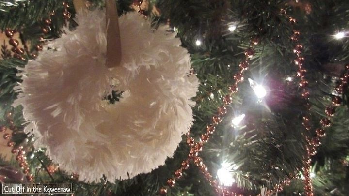 furry wreath ornaments, christmas decorations, crafts, seasonal holiday decor, wreaths