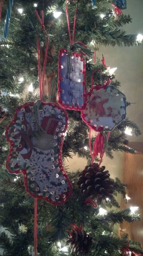 christmas cards into ornaments, christmas decorations, seasonal holiday decor